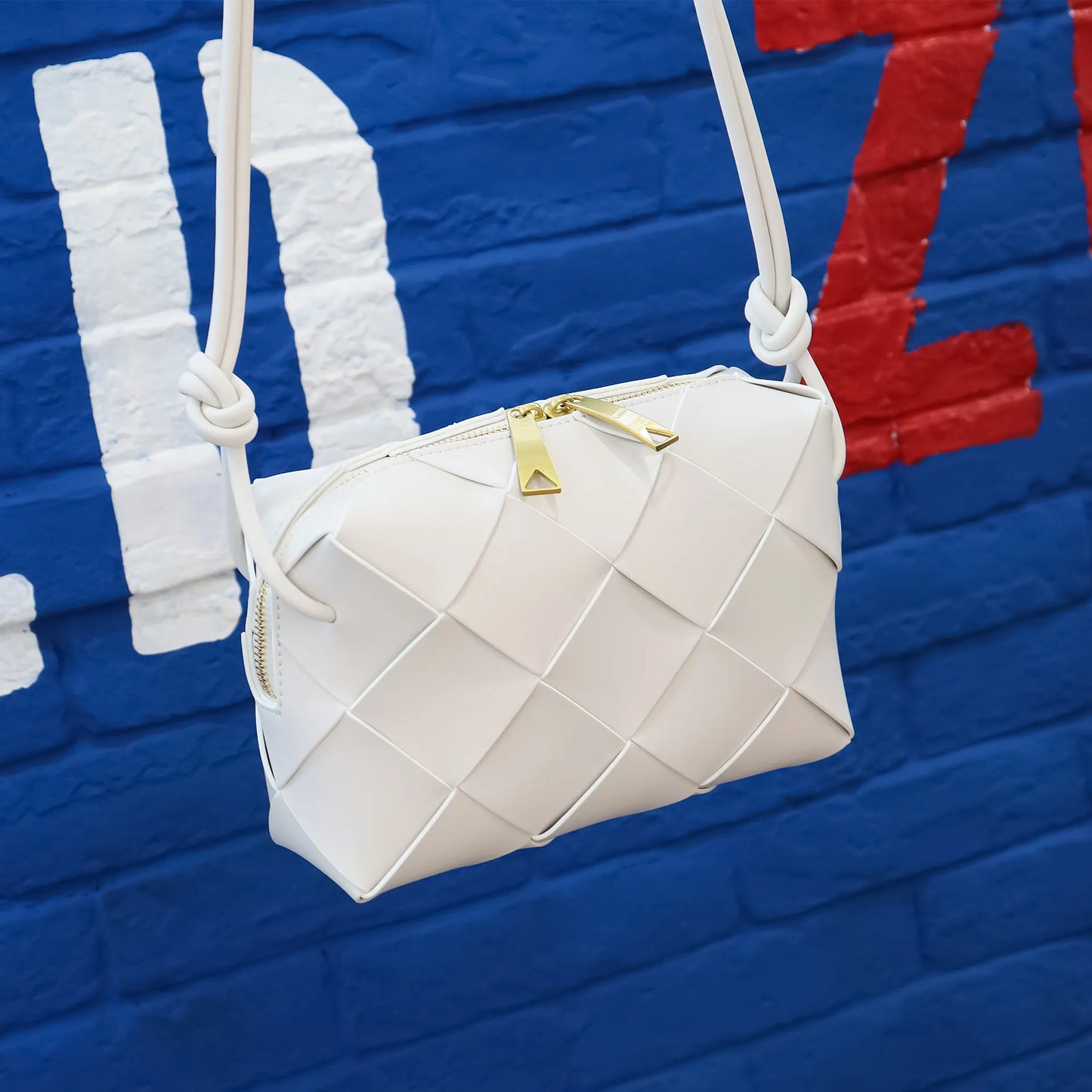 Zélia Medium Leather Crossbody Bag