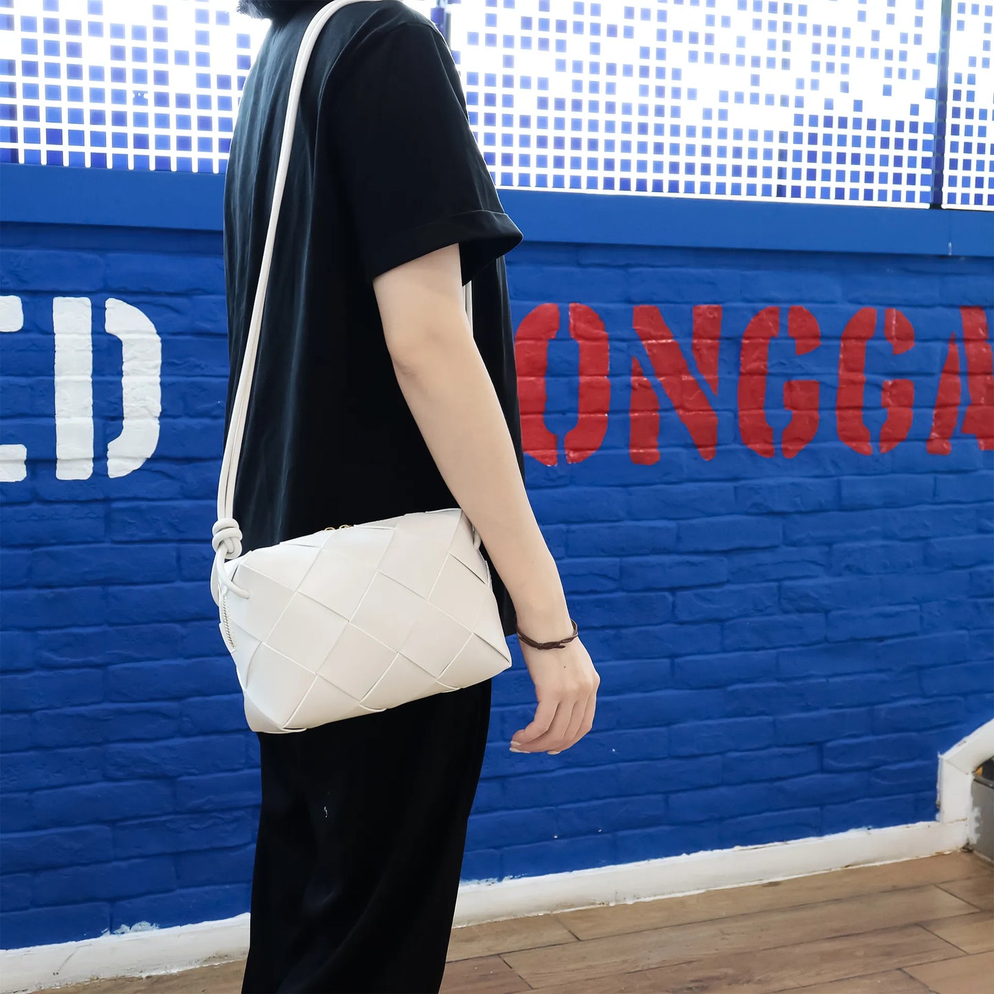 Zélia Medium Leather Crossbody Bag